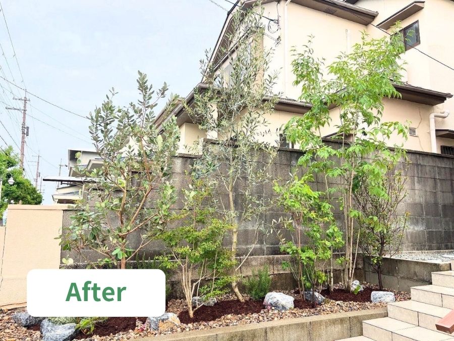大阪狭山市の個人宅玄関前植栽工事の施工後の写真