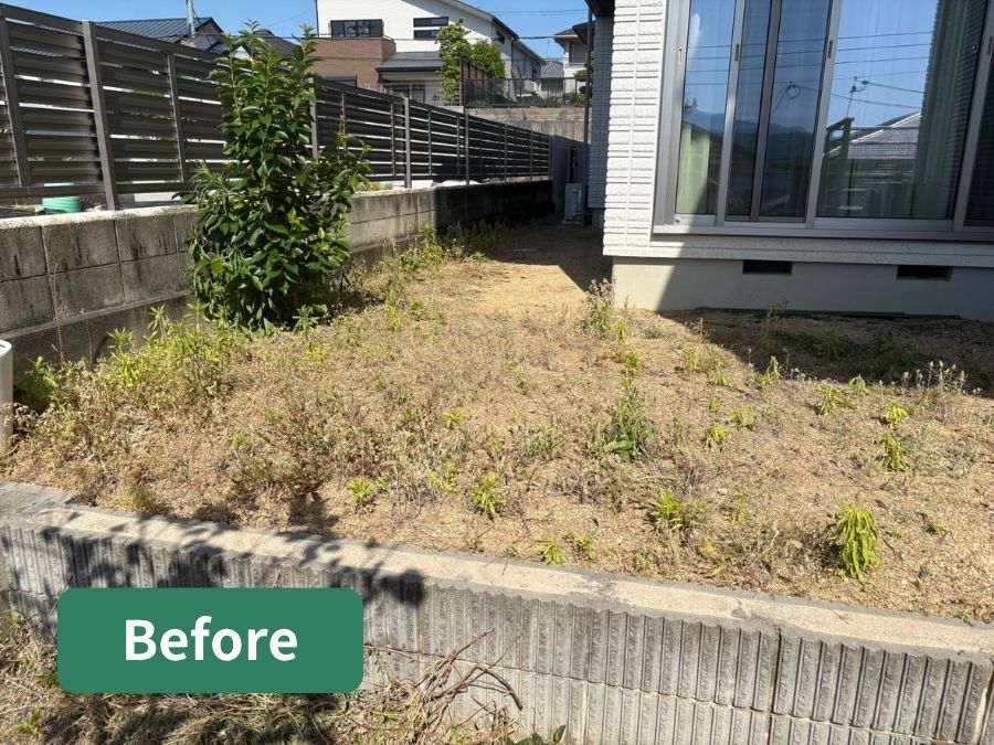 雑草が広がり、お庭全体の活用が難しくなっていた施工前の写真